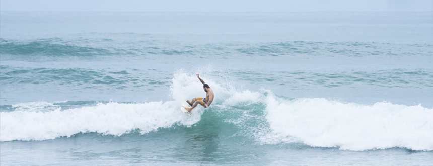 10 incontournables costa rica mer surfeur
