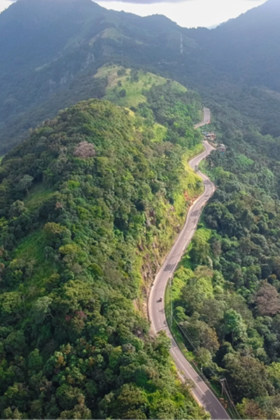 Sri Lanka en moto route montagne mobile